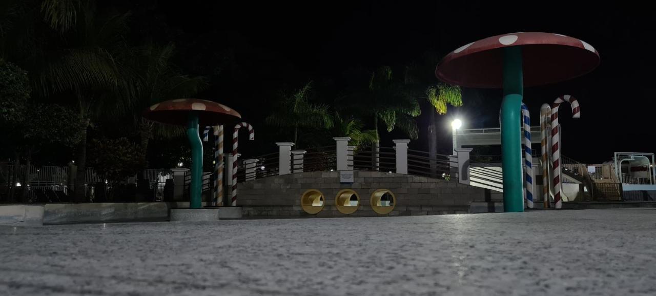 THERMAS LACQUA DIROMA COM PISCINA De ONDAS GRATIS 24horas Caldas Novas Exterior foto